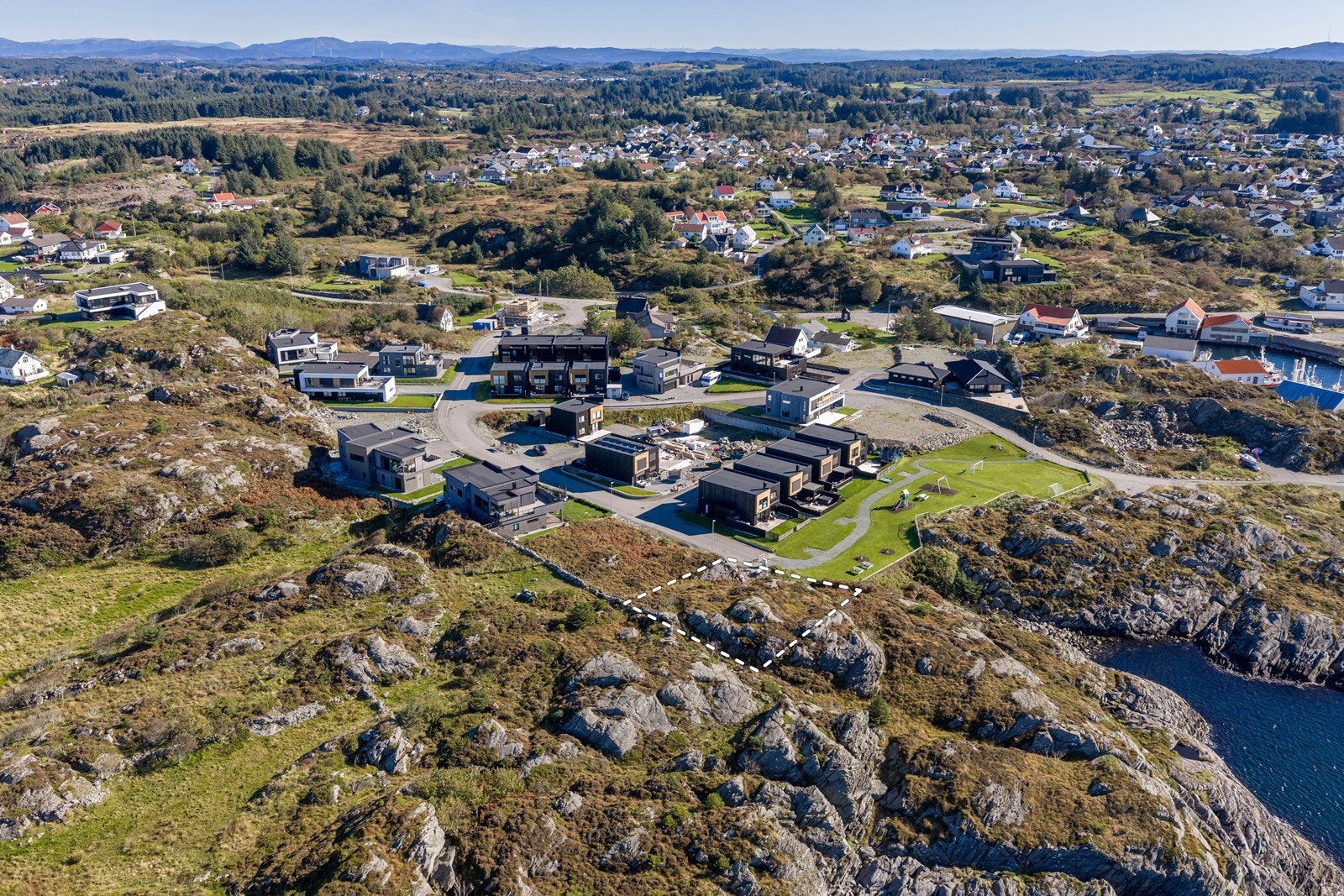 Helt ytterst i Stivlevågen har du nå muligheten å bygge din drømmebolig, med friområde i sør, Lnf i vest og lekepark i øst. Galleribilde