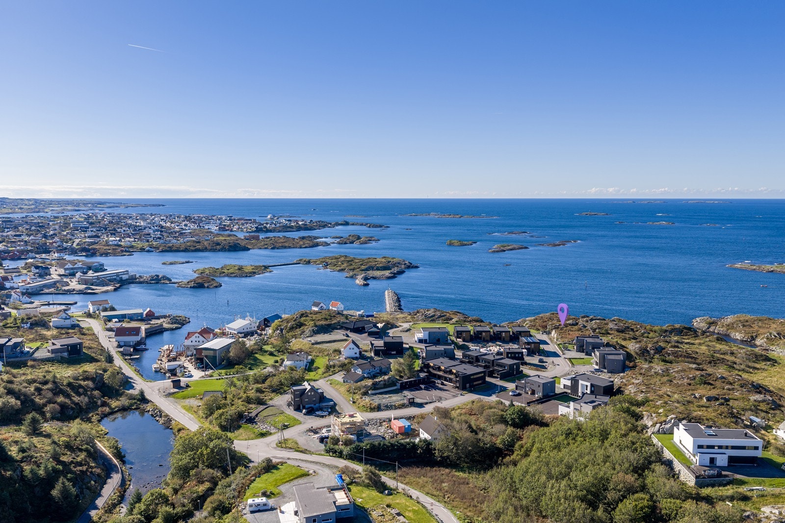 Stivlevågen er et nyere og godt etablert boligområde. Med bakvei til både skole og barnehage i Sævelandsvik. Galleribilde