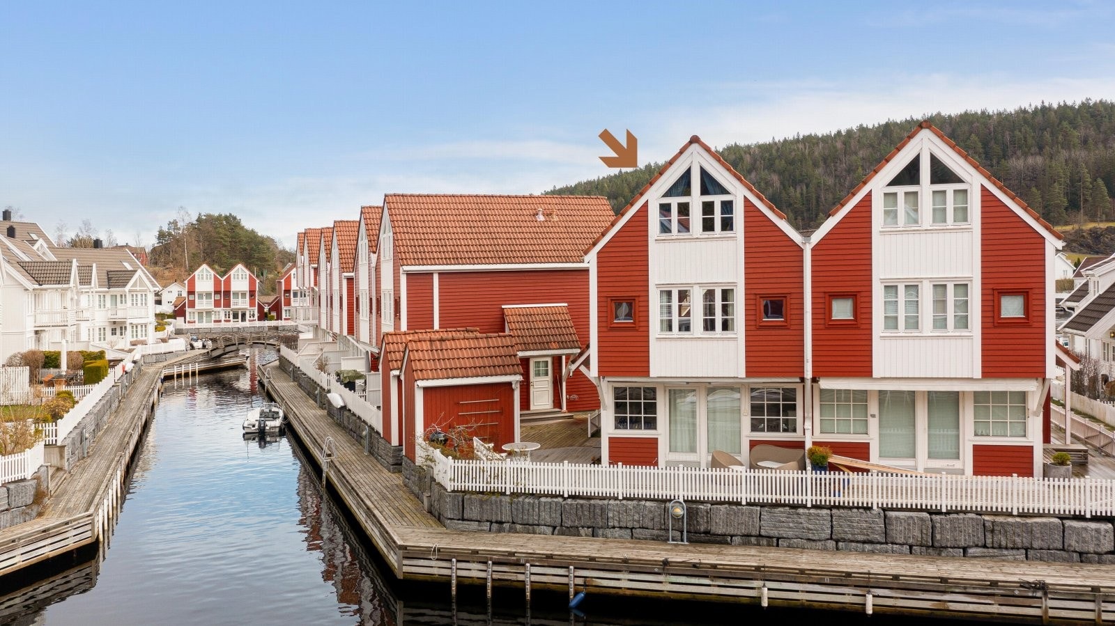 Kanalen innbyr til det gode liv hvor man også kan ta seg en padletur på sup-board. Galleribilde