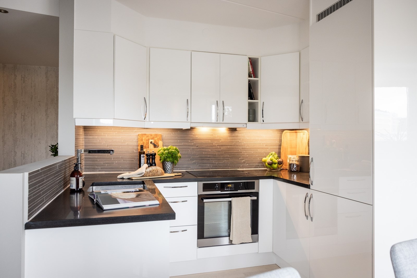 - Godt med benk- og skapplass - Galleribilde