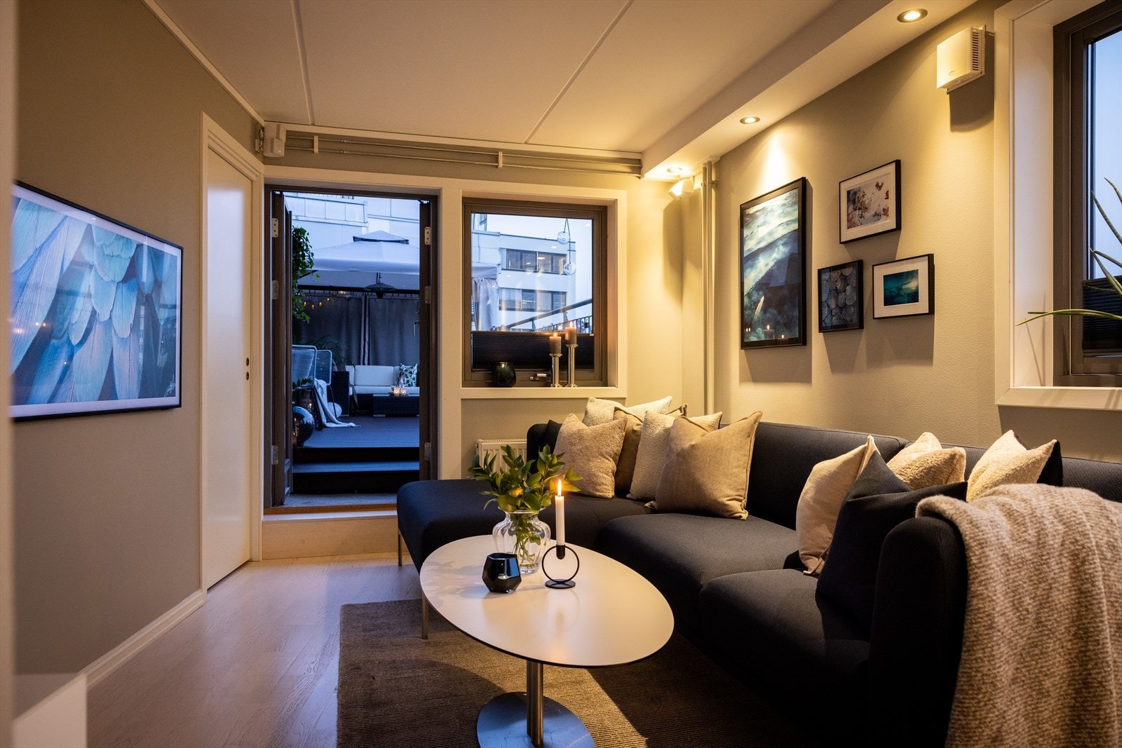 - I leiligheten er det to doble terrassedører - Galleribilde