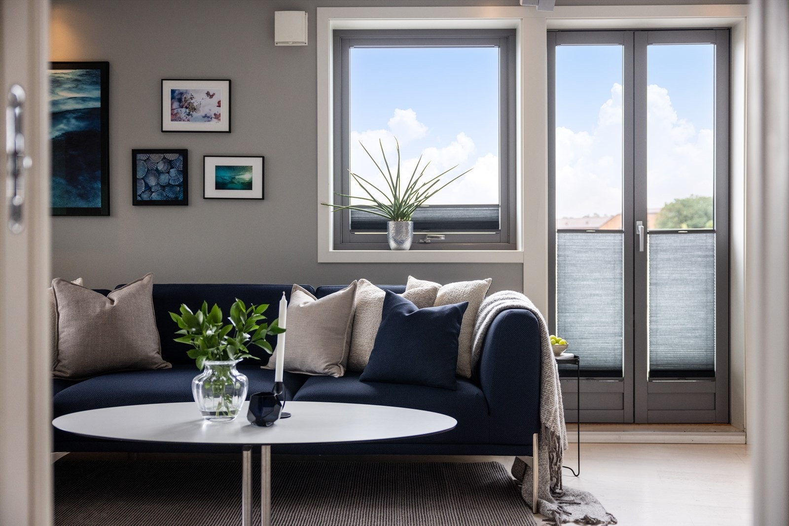 - Skreddersydde plissegardiner medfølger - Galleribilde