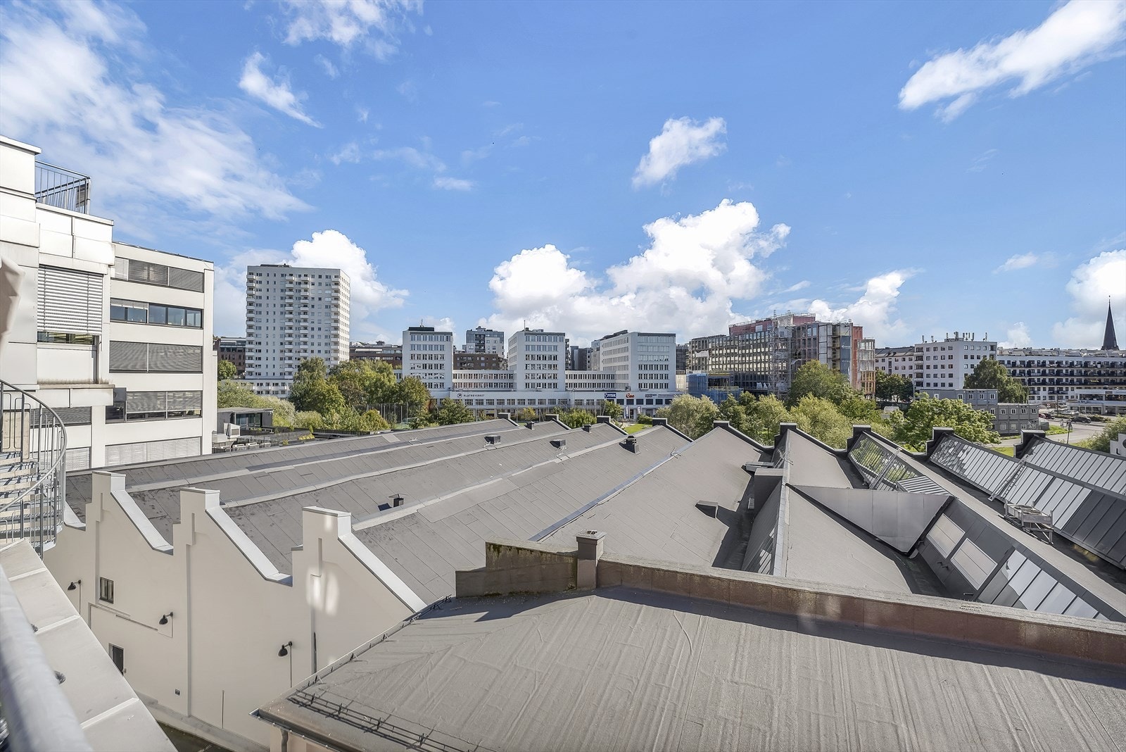 - Nydelig utsikt fra takterrassen - Galleribilde