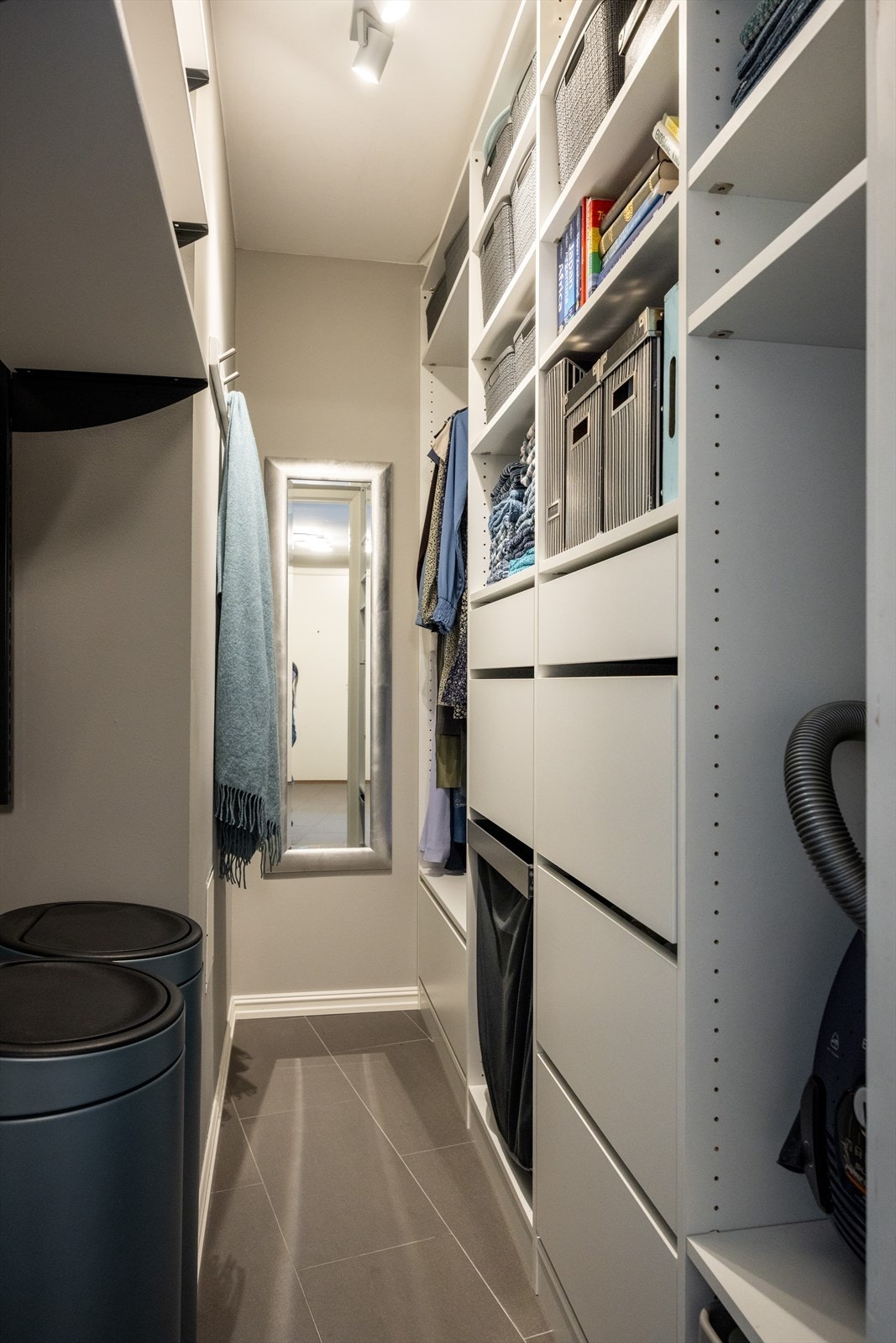 - Videre er det et praktisk omkledningsrom i tilknytning til entréen - Galleribilde