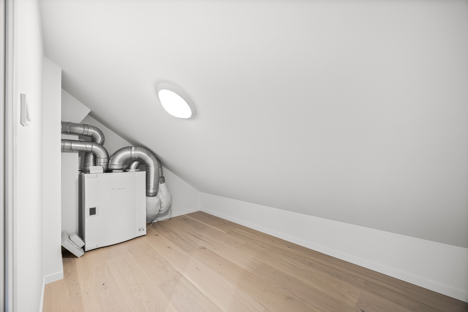 Ventilasjonsanlegg i teknisk rom - Balansert ventilasjon med avtrekk og tilluft Galleribilde