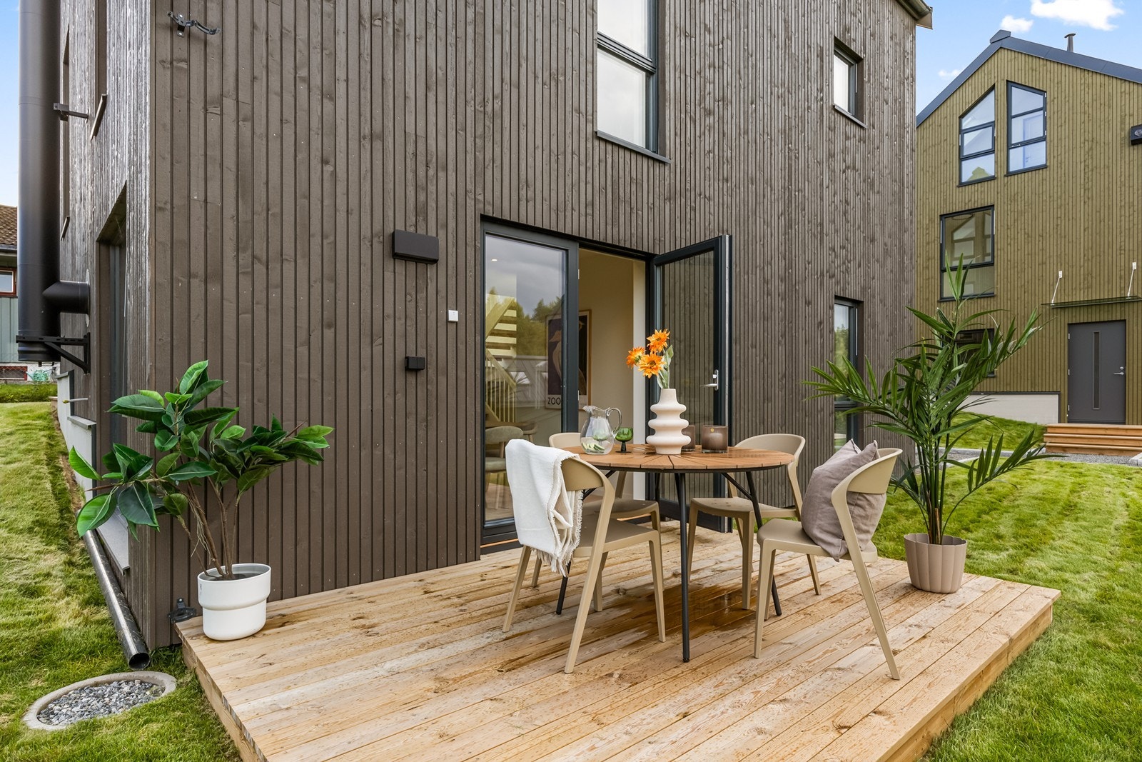 Markterrasse med utgang fra stue/spisestue Galleribilde