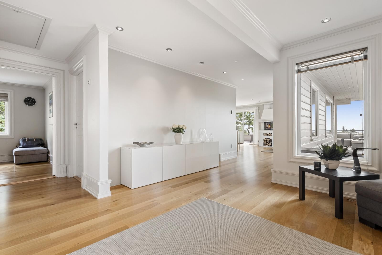 Hall Første etasje. Galleribilde