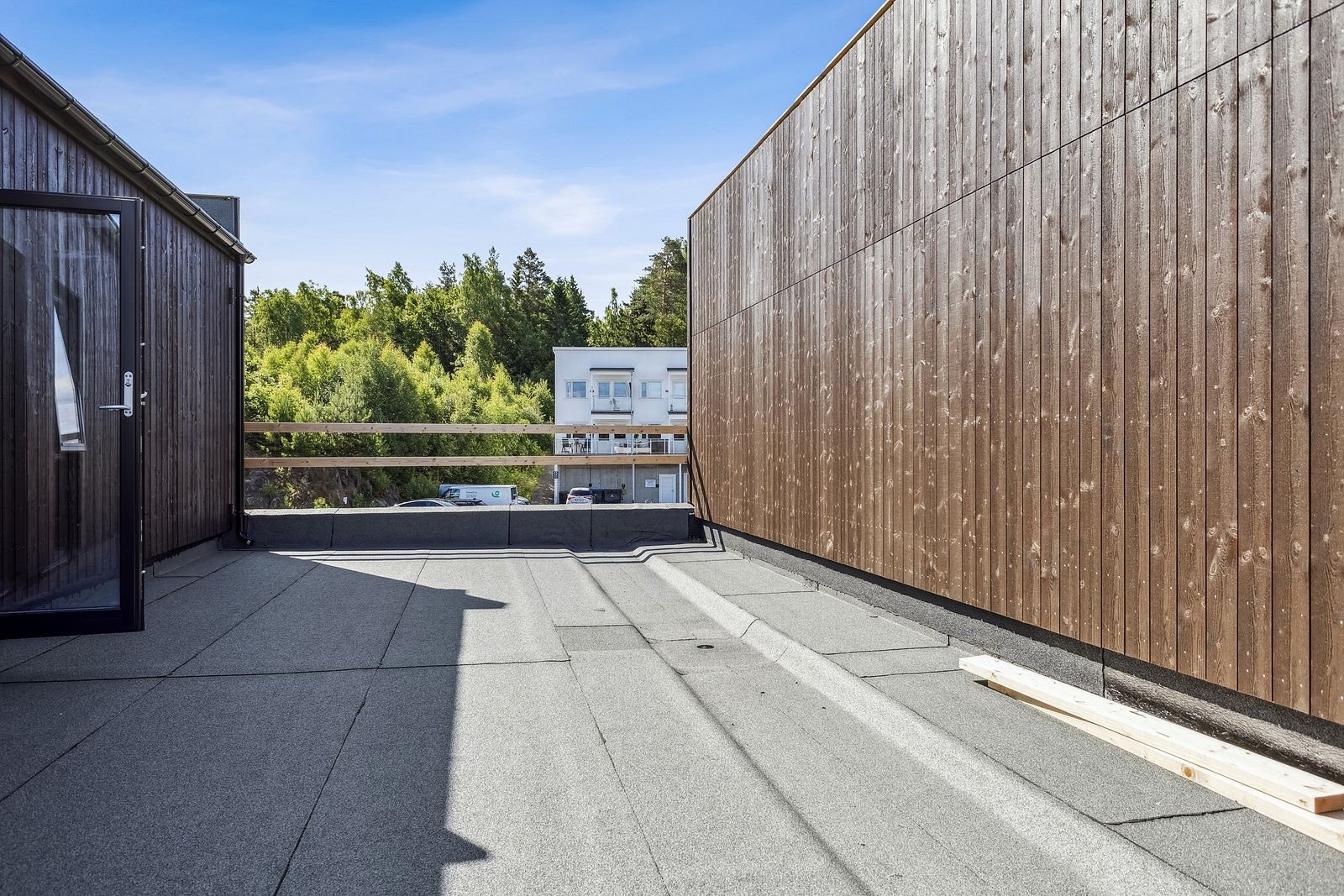 Stor solrik takterrasse, her kommer det terrassedekke Galleribilde