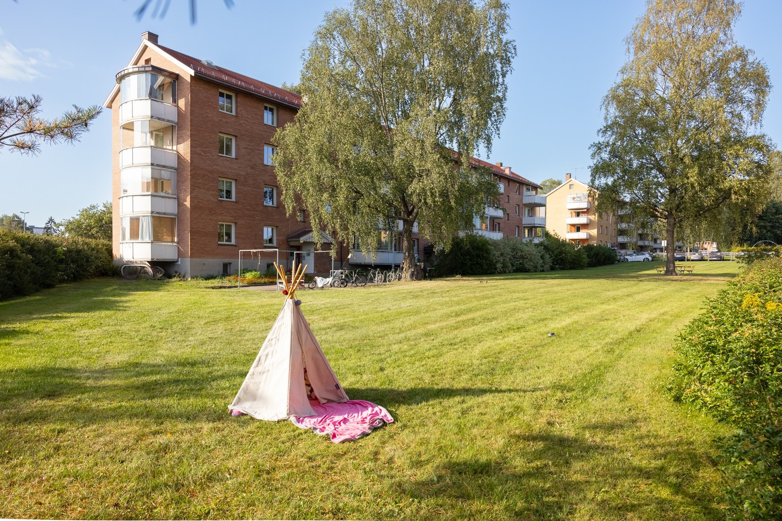 Fasade - fin beliggenhet i byggets 3. etasje. Galleribilde