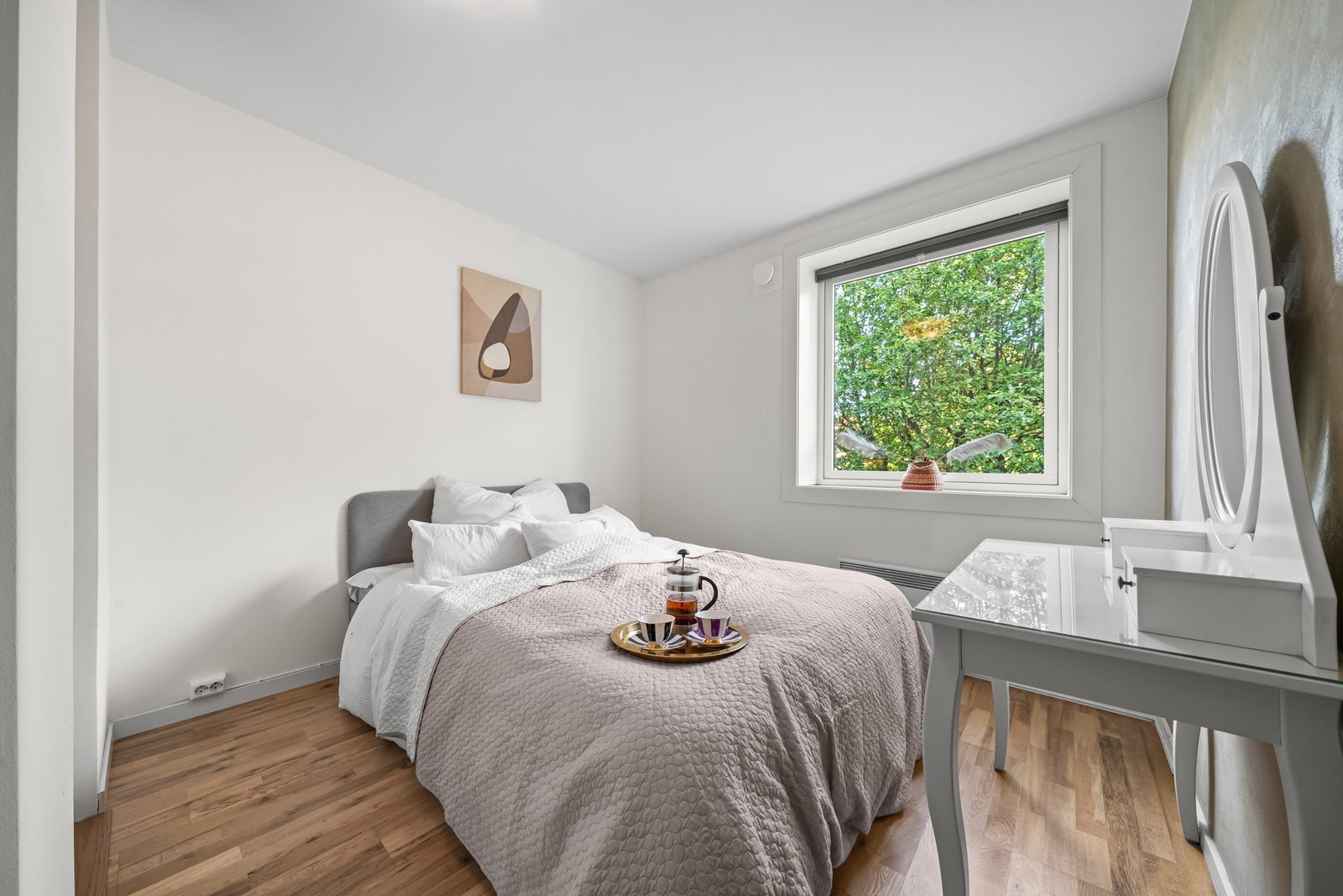 Hovedsoverom med adkomst til walk-in-closet. Galleribilde