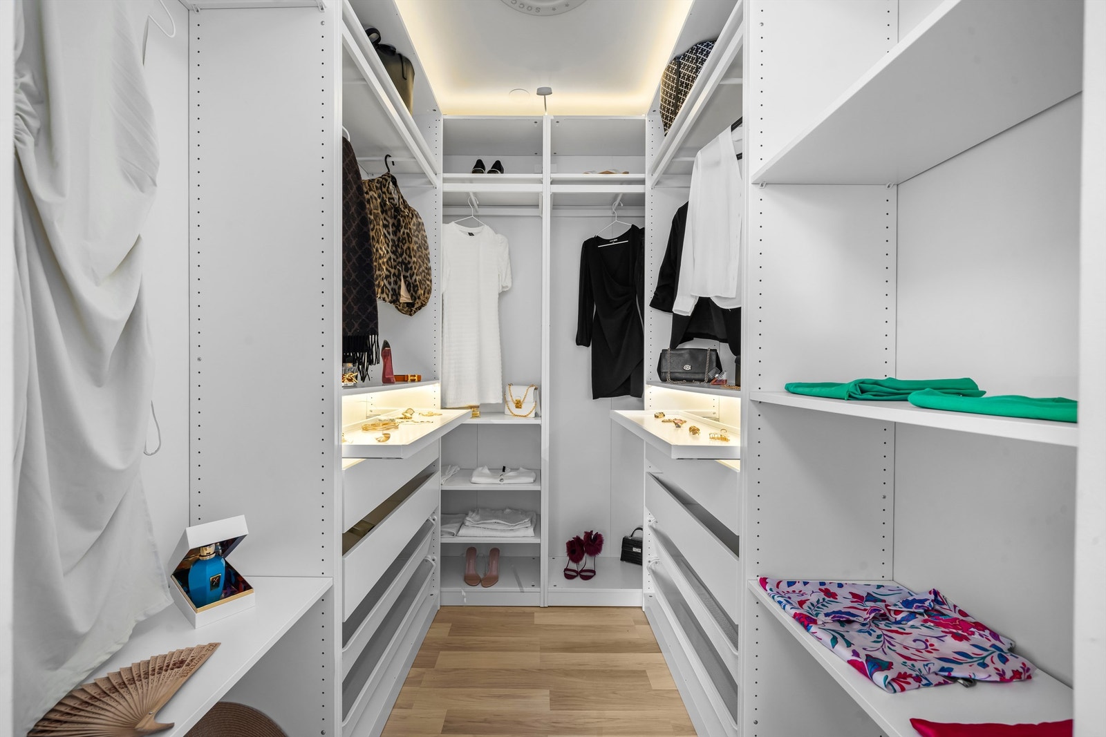 Walk-in-closet Galleribilde