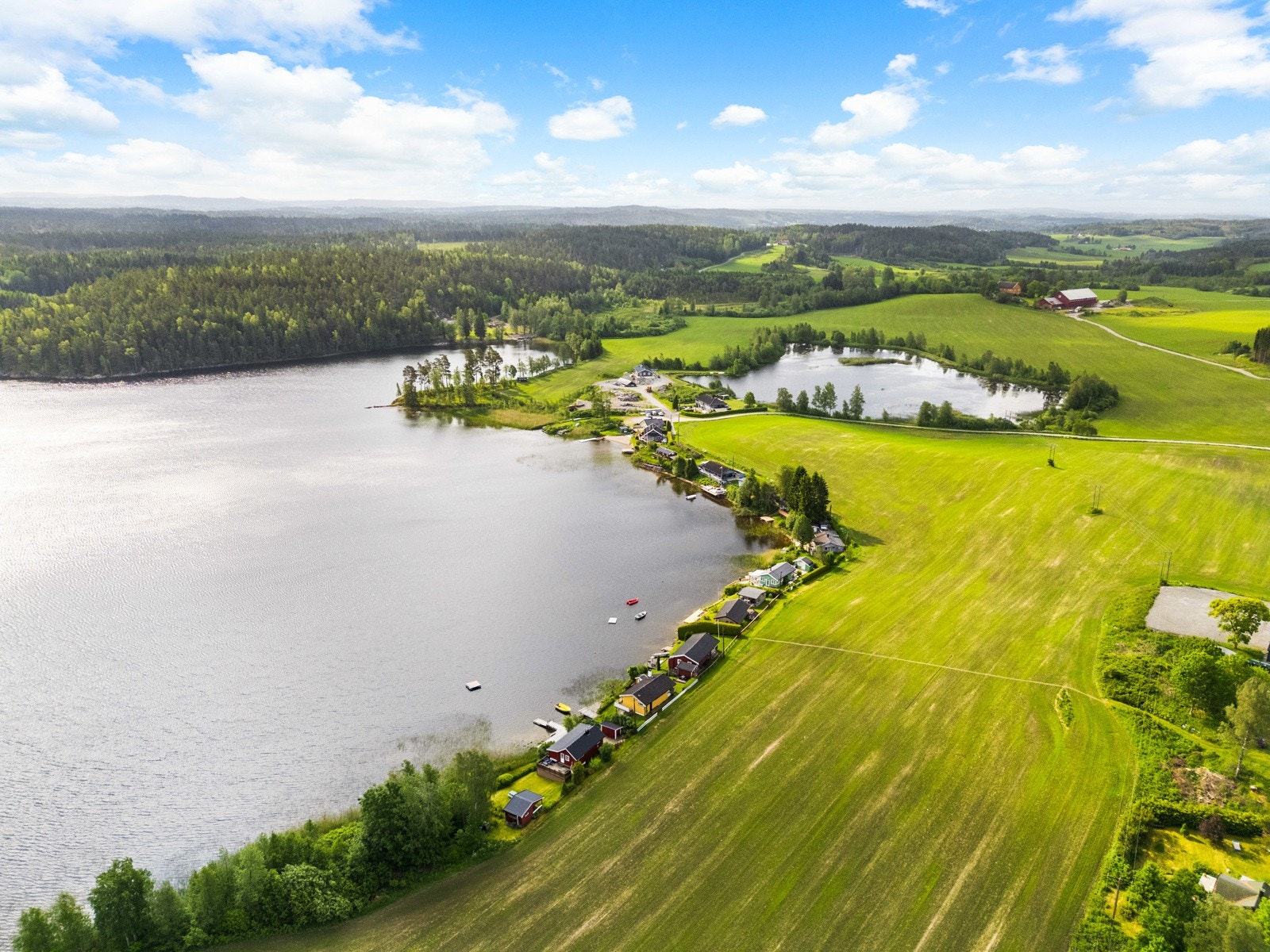 Strøm er innlagt, og hytta har mulighet for vann og avløp. Galleribilde