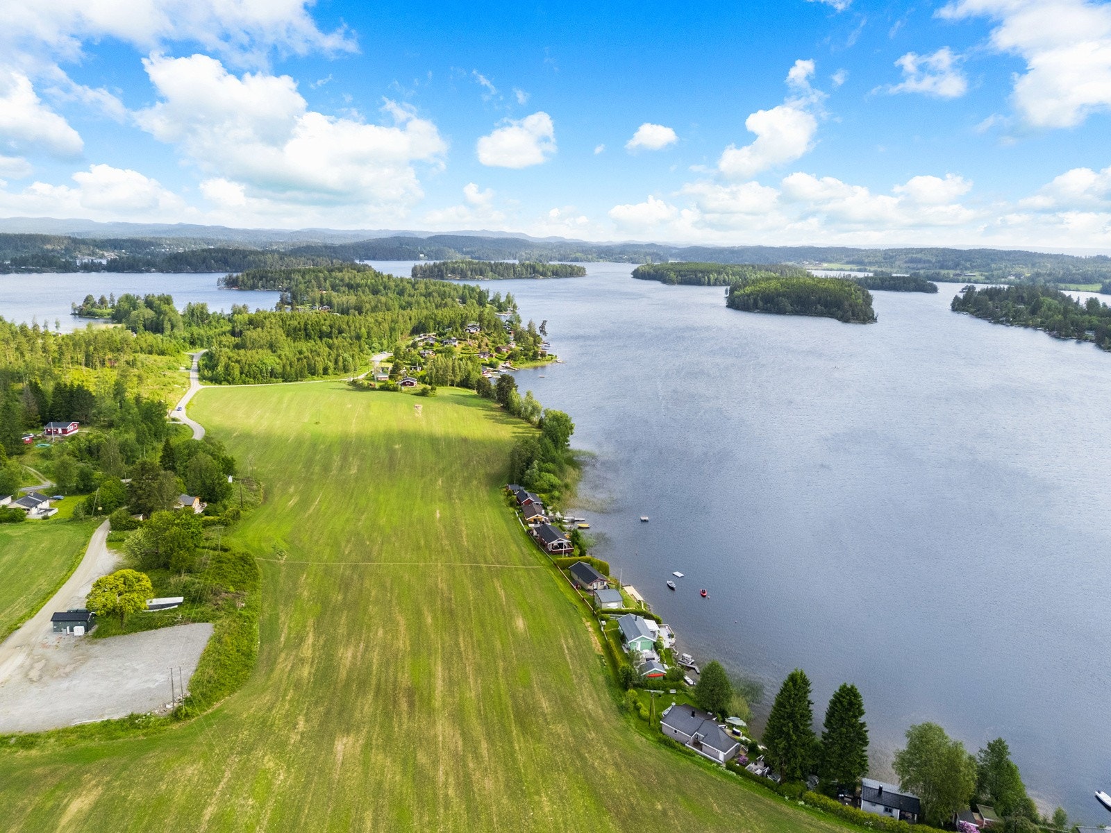 Området er en flott helårsdestinasjon hva gjelder utendørs aktiviteter, med isfiske og langrennsløyper vinterstid. Galleribilde