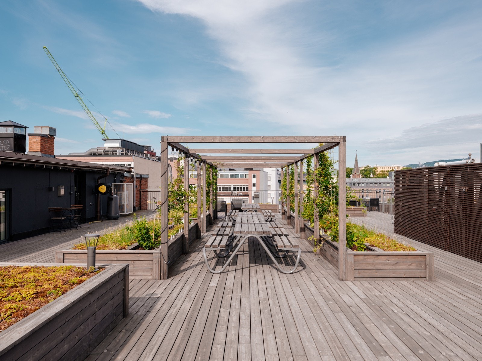 Som beboer får du tilgang til en stor takterrasse med 360 graders utsikt over byen - et unikt fellesgode som kan nytes året rundt. Galleribilde