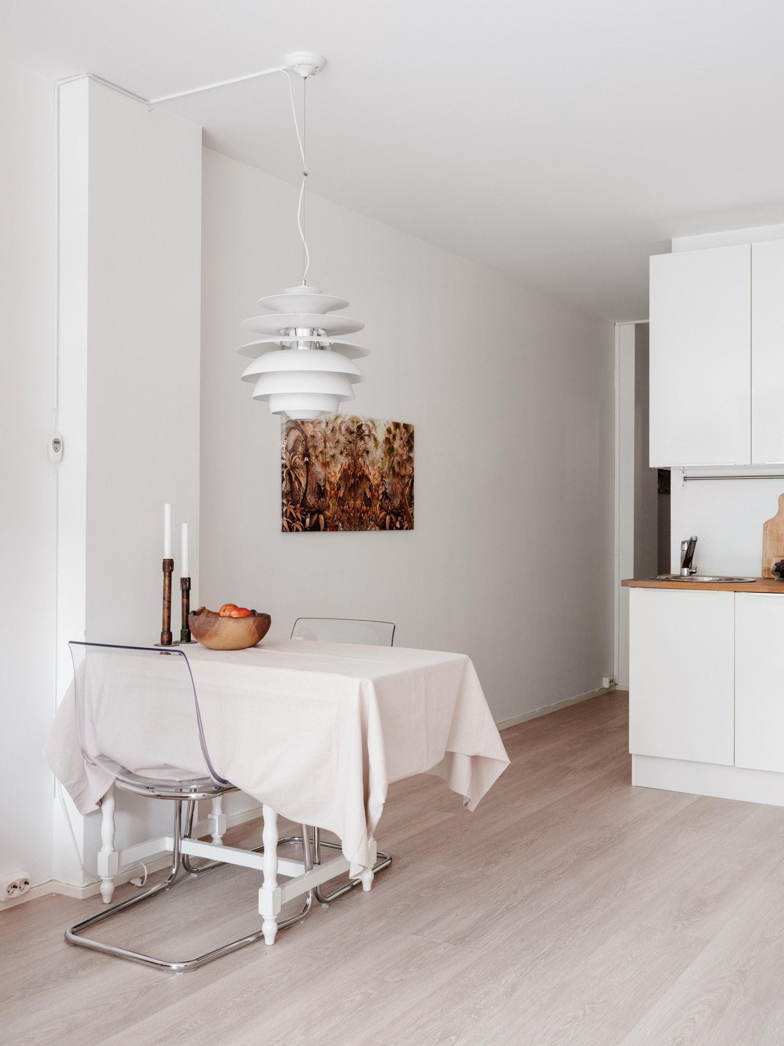 Videre er fyring, varmtvann, strøm og internett er inkludert i felleskostnadene og bidrar til å redusere de månedlige kostnadene. Galleribilde