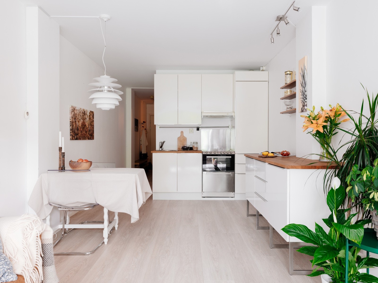 Stilrent kjøkken fra 2006 og 2015, levert av Italia Kjøkken. Galleribilde