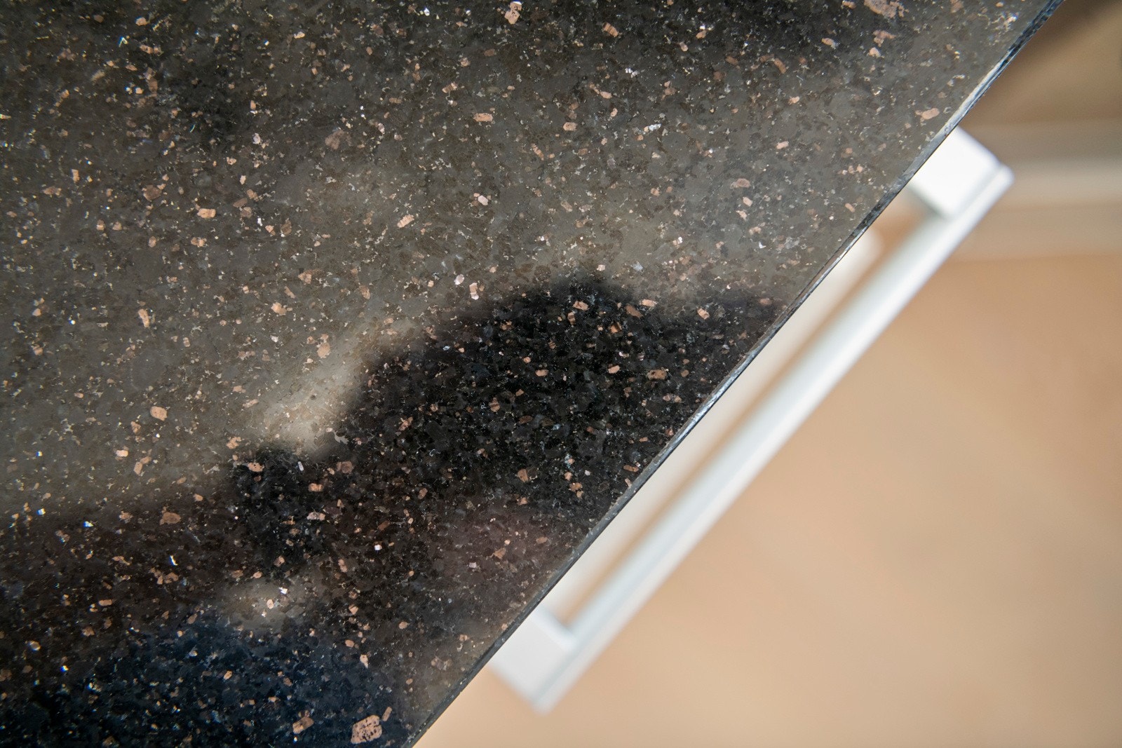 Benkeplate av sten Galleribilde