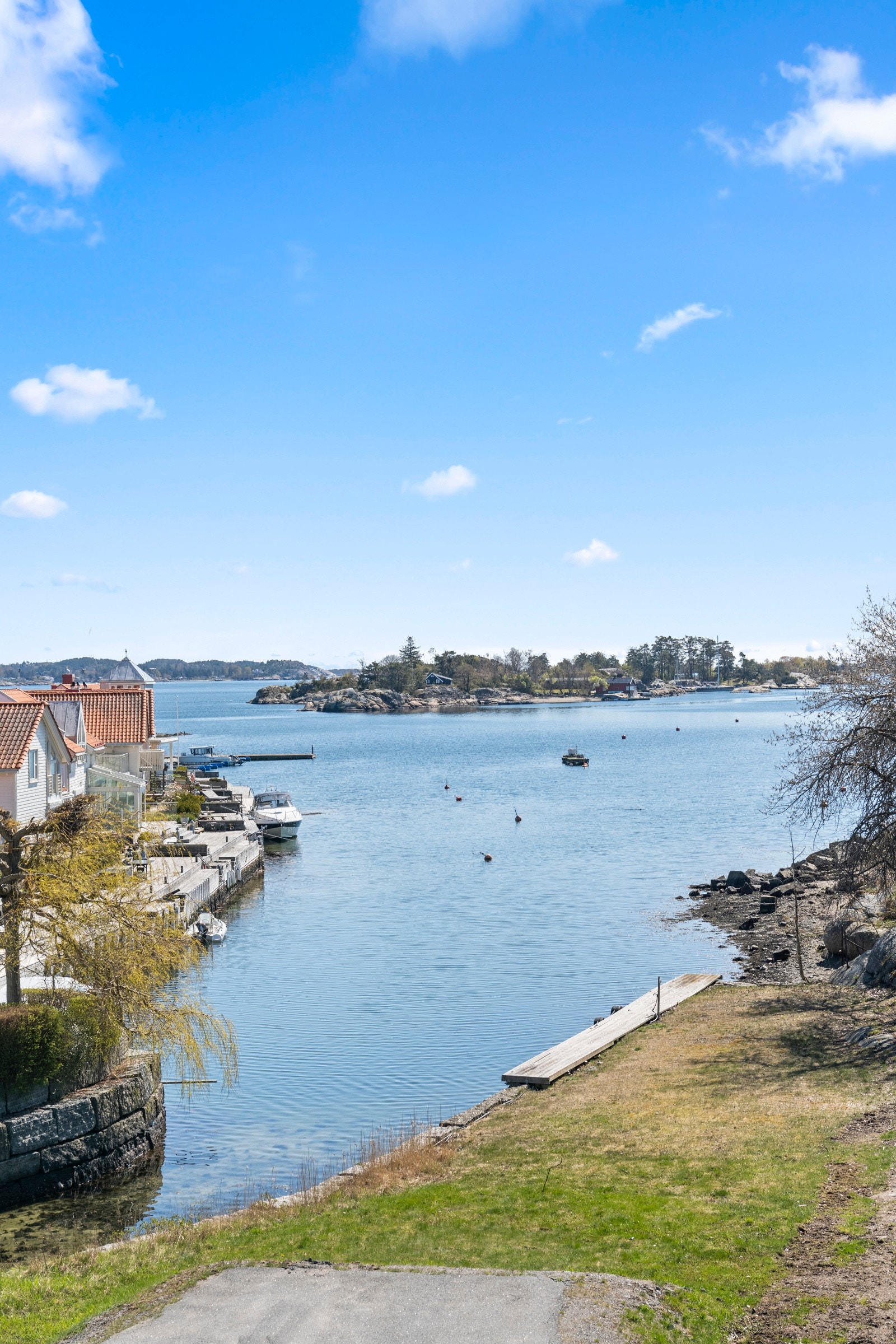 Fritt og høytliggende på Skaustranda kan sommeren nytes! Galleribilde