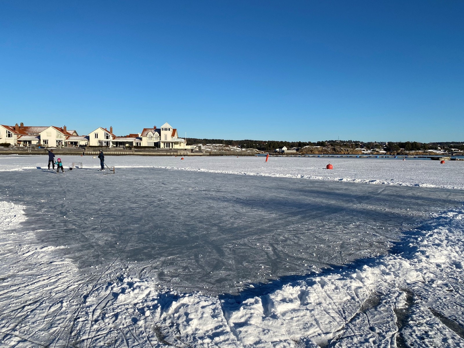 Her kan barna stå på skøyter på vinterstid Galleribilde
