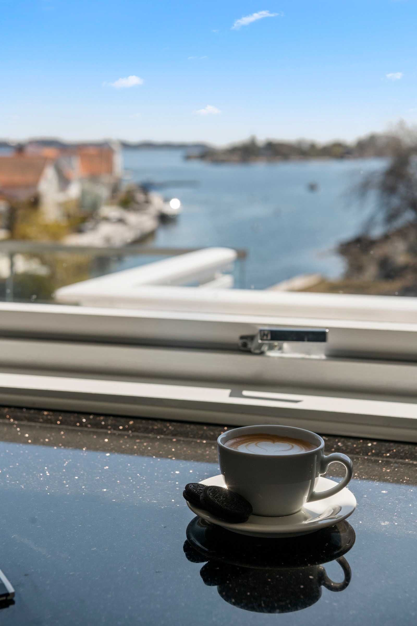 Nyt morgenkaffen med en fantastisk utsikt Galleribilde