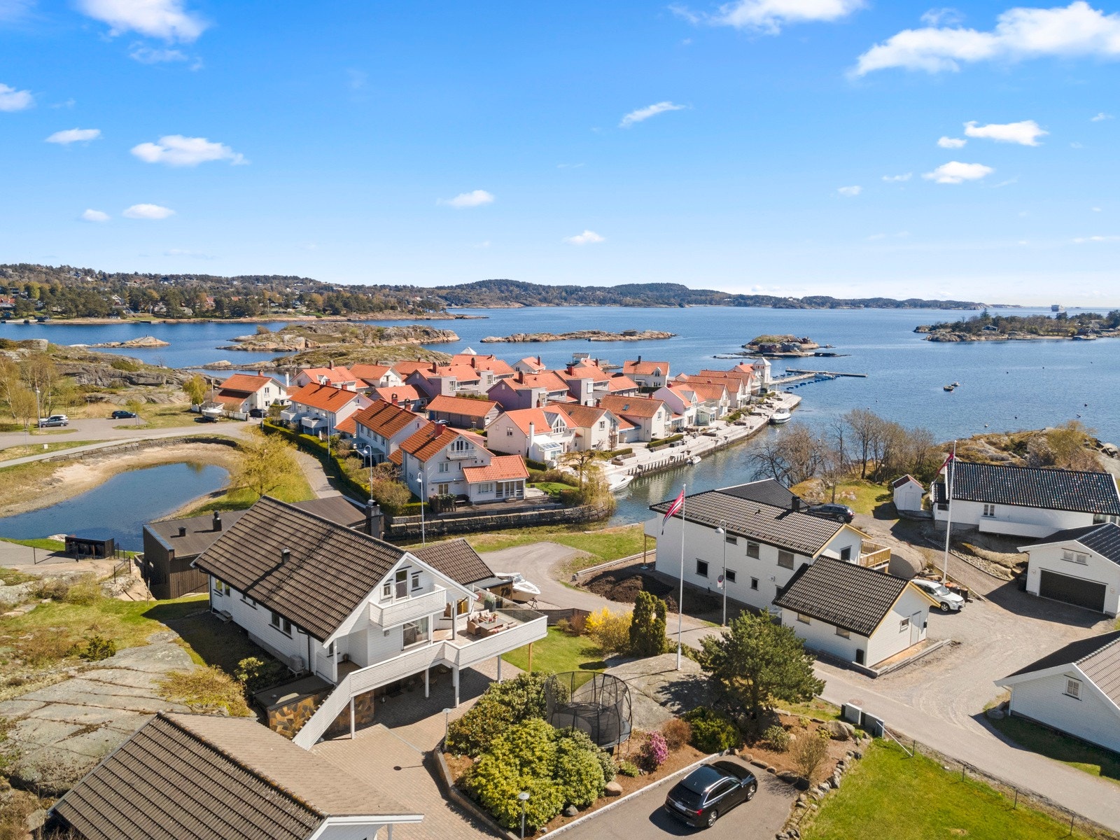 EIE eiendomsmegling ønsker velkommen til en sjønær perle på Skaustranda Galleribilde