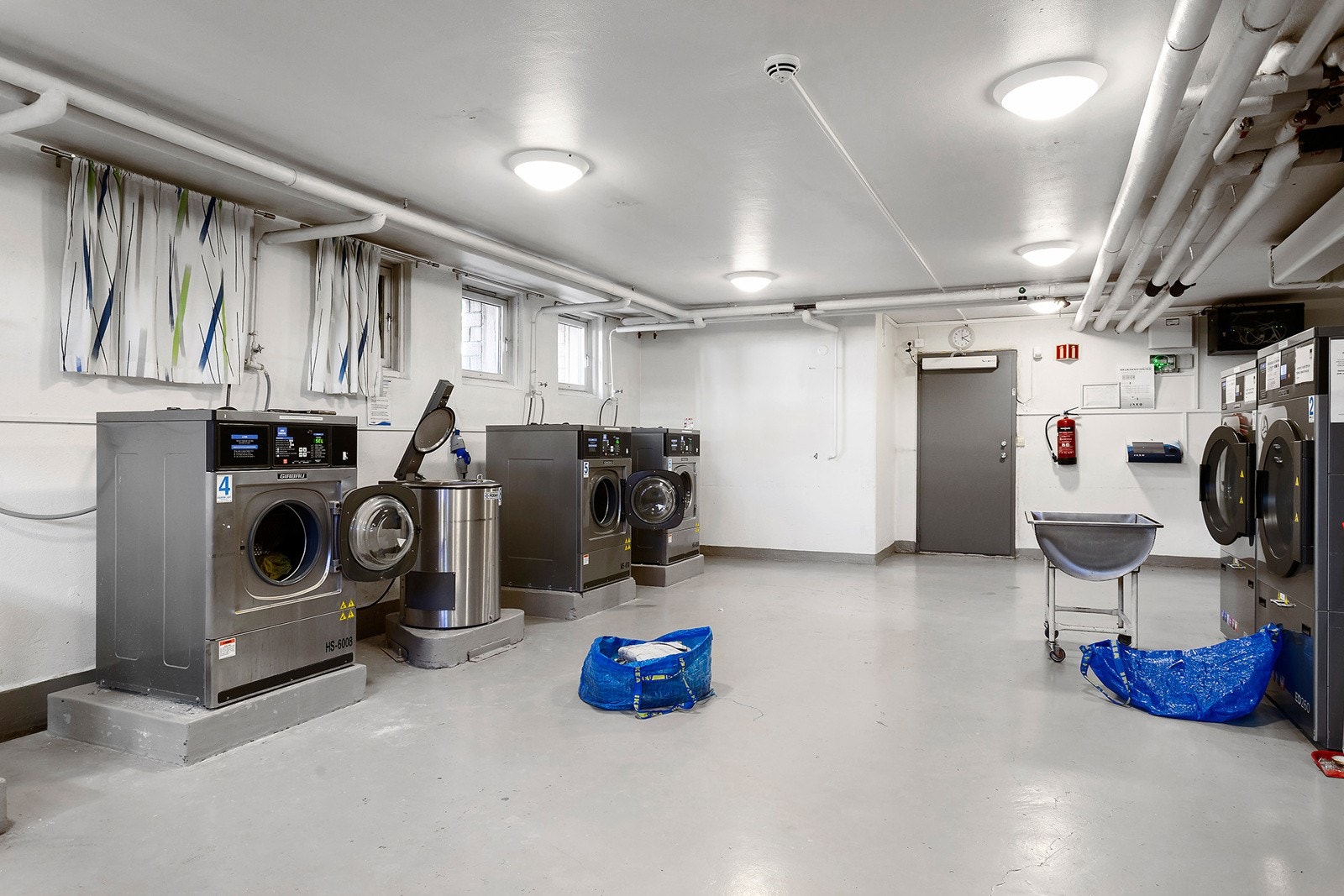 Moderne fellesvaskeri i samme blokk Galleribilde