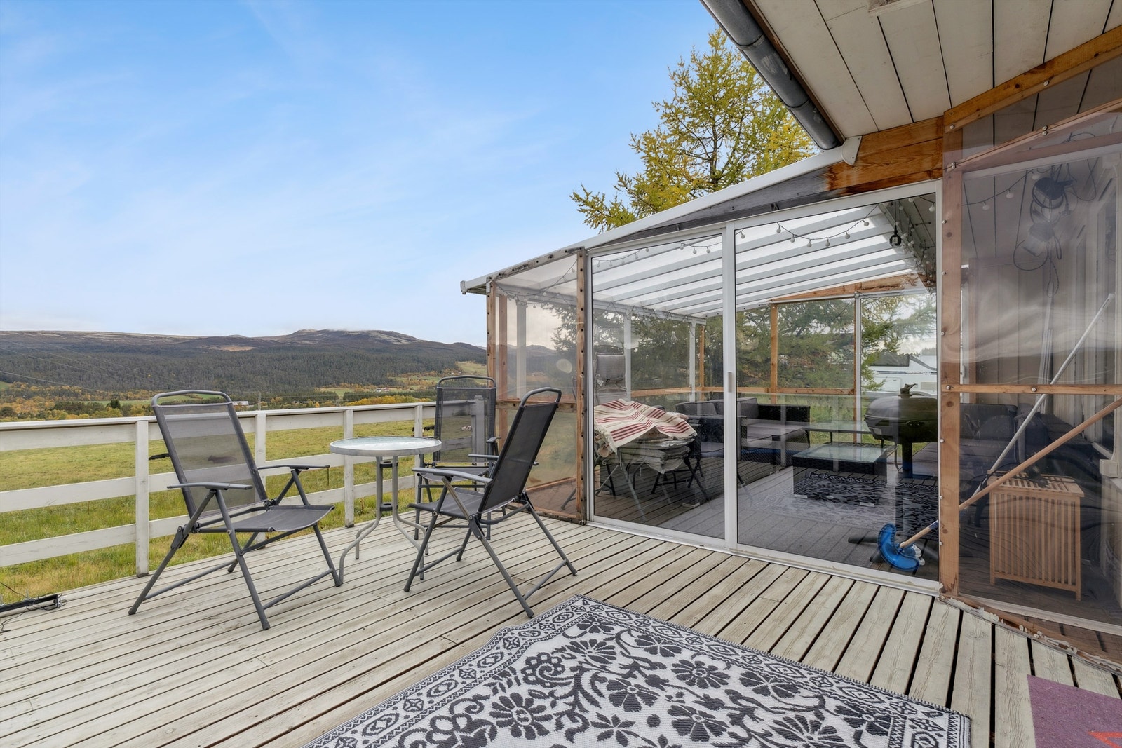 Flott utsikt over fjellheimen Galleribilde