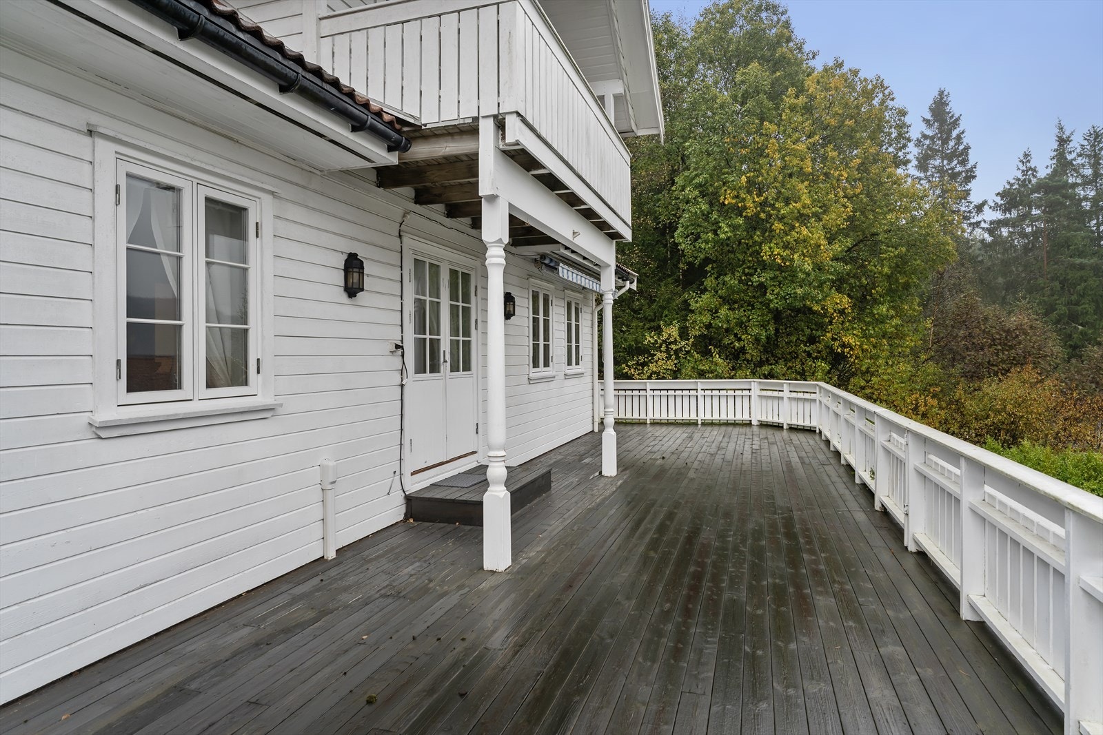 Romslig terrasse Galleribilde