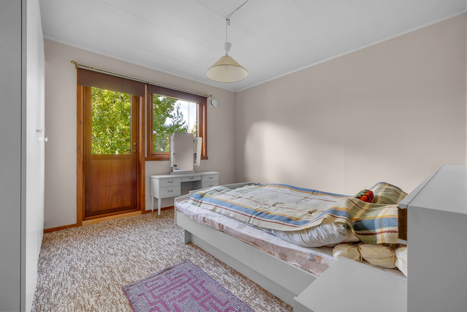 Hovedsoverom med utgang til veranda Galleribilde