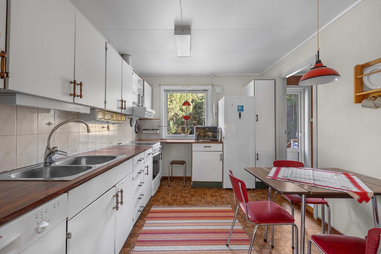 Kjøkken med spiseplass Galleribilde