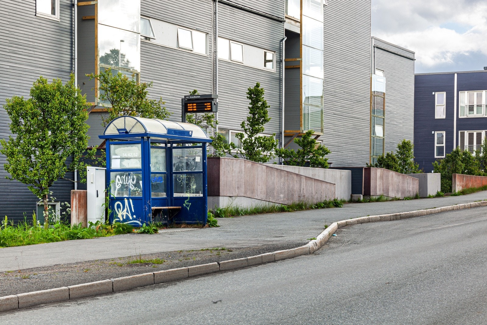 Det er gode bussforbindelser fra området med hyppige avganger til UNN/UiT, Tromsø sentrum mv.