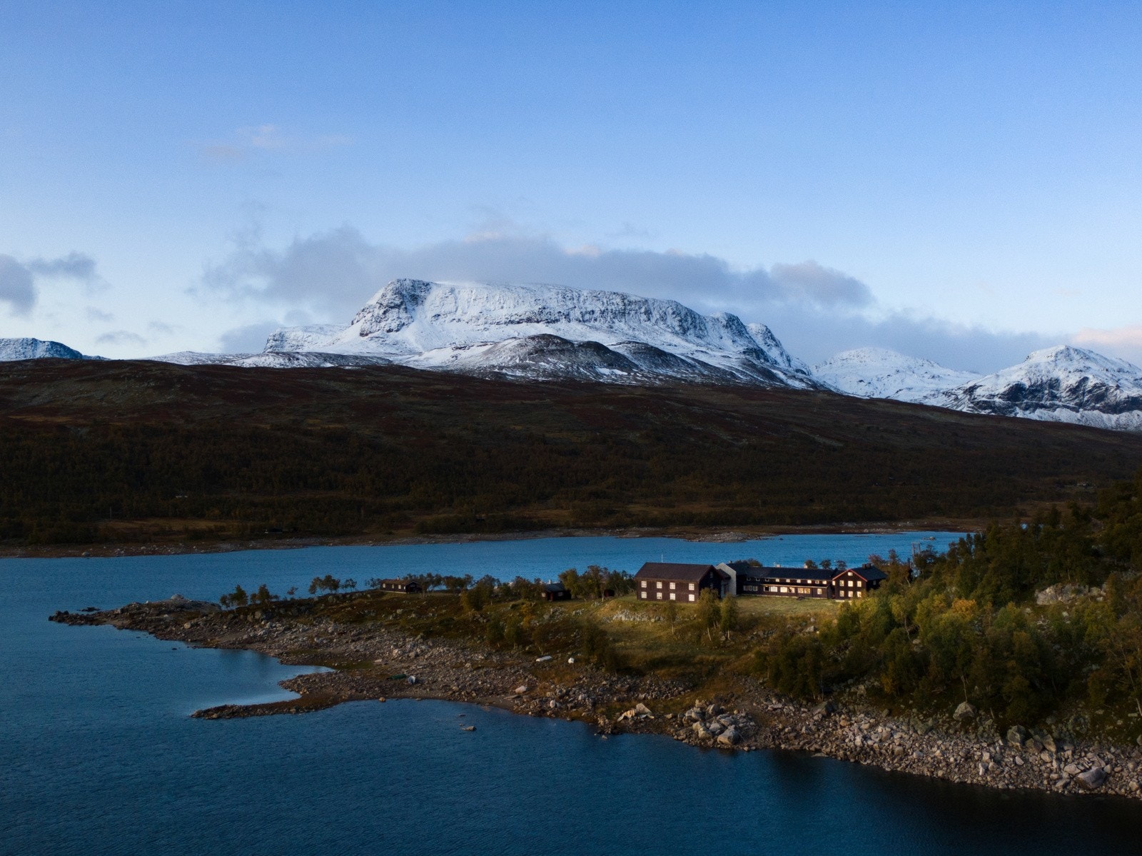 Lokal Eiendomsmegler MNEF/Partner/Økonom Ådne Holestøl Hognerud har gleden av å presentere Raggsteindalsvegen. Galleribilde