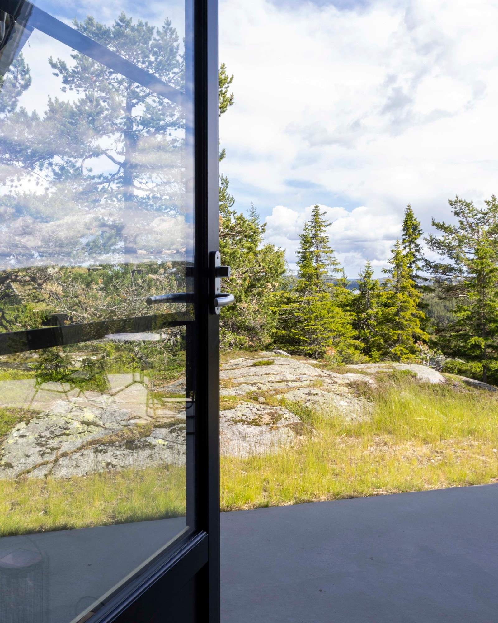 Fra stuen er det utgang til den nydelige terrassen på 59kvm. Galleribilde