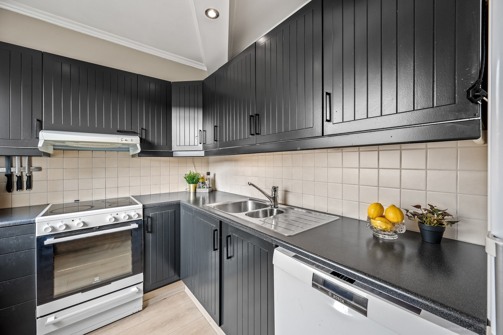 Downlights i takkasse og dekorative takbjelker Galleribilde