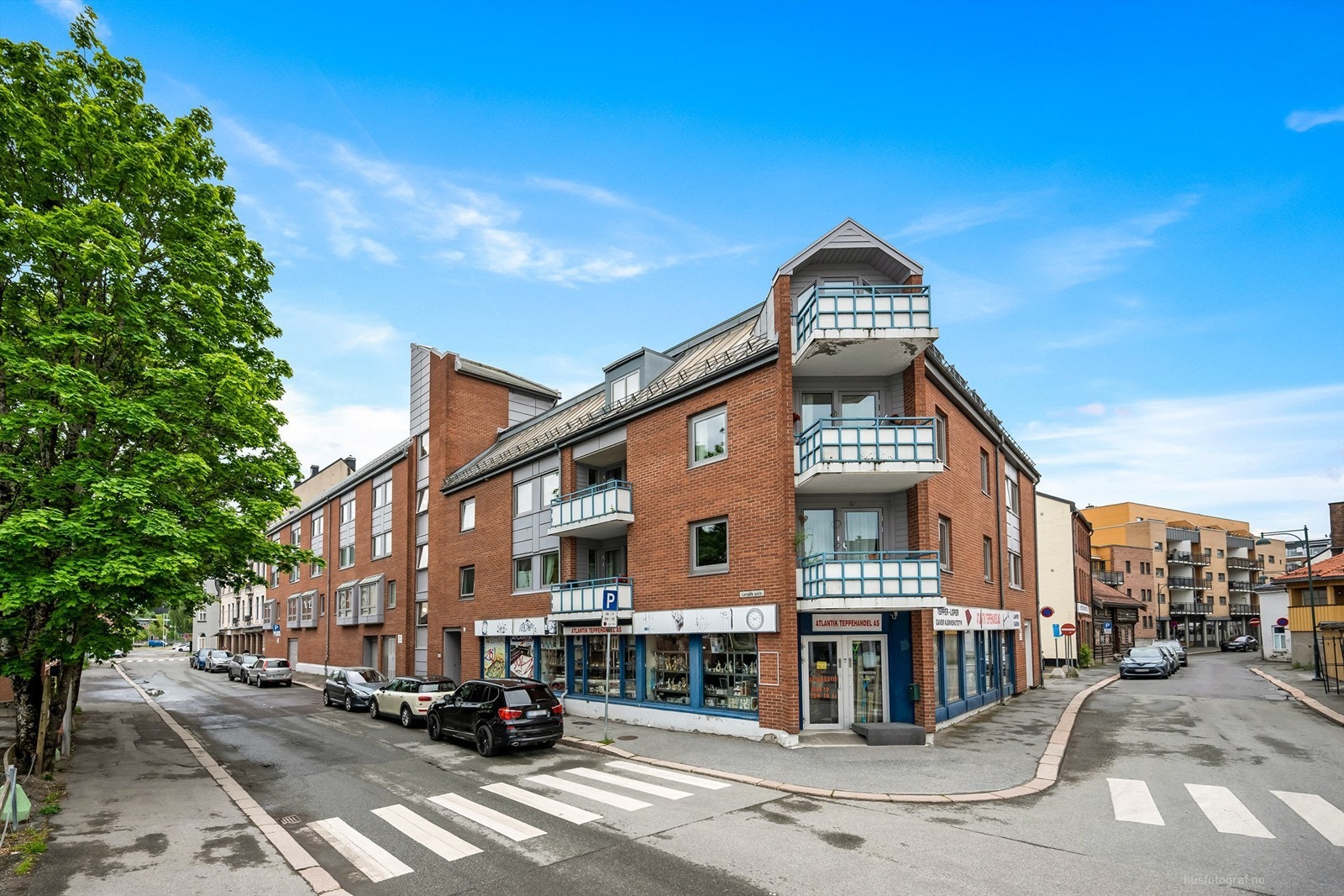 Strømsø Torg er kun få minutters gange unna og det er ca. 15 min gange til Bragernes Torg Galleribilde