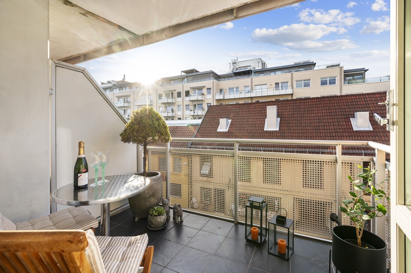 Fin balkong, hvor du kan nyte late sommerdager. Galleribilde