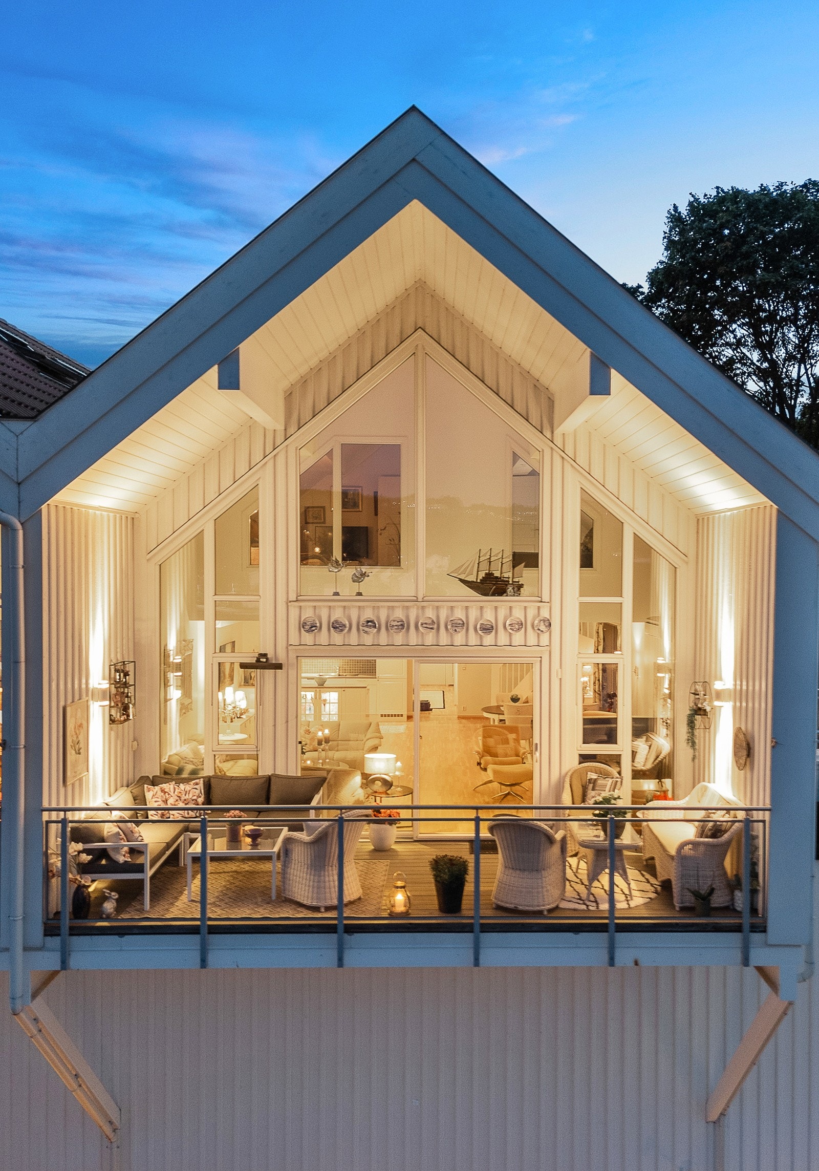 130 kvm fordelt over to plan med gode lagringsmuligheter, heis og garasjeplass. Galleribilde