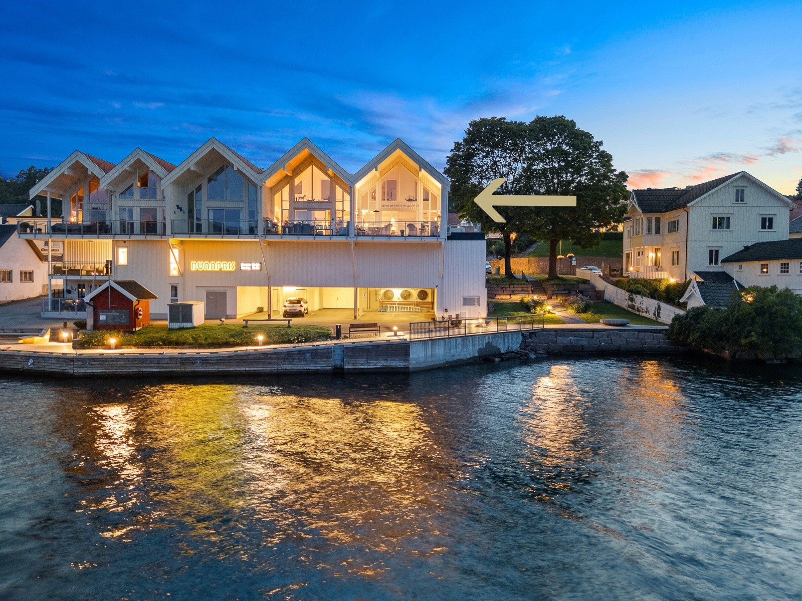 Leiligheten som selges har kanskje sameiets beste beliggenhet - helt på enden med to store uteplasser. Galleribilde