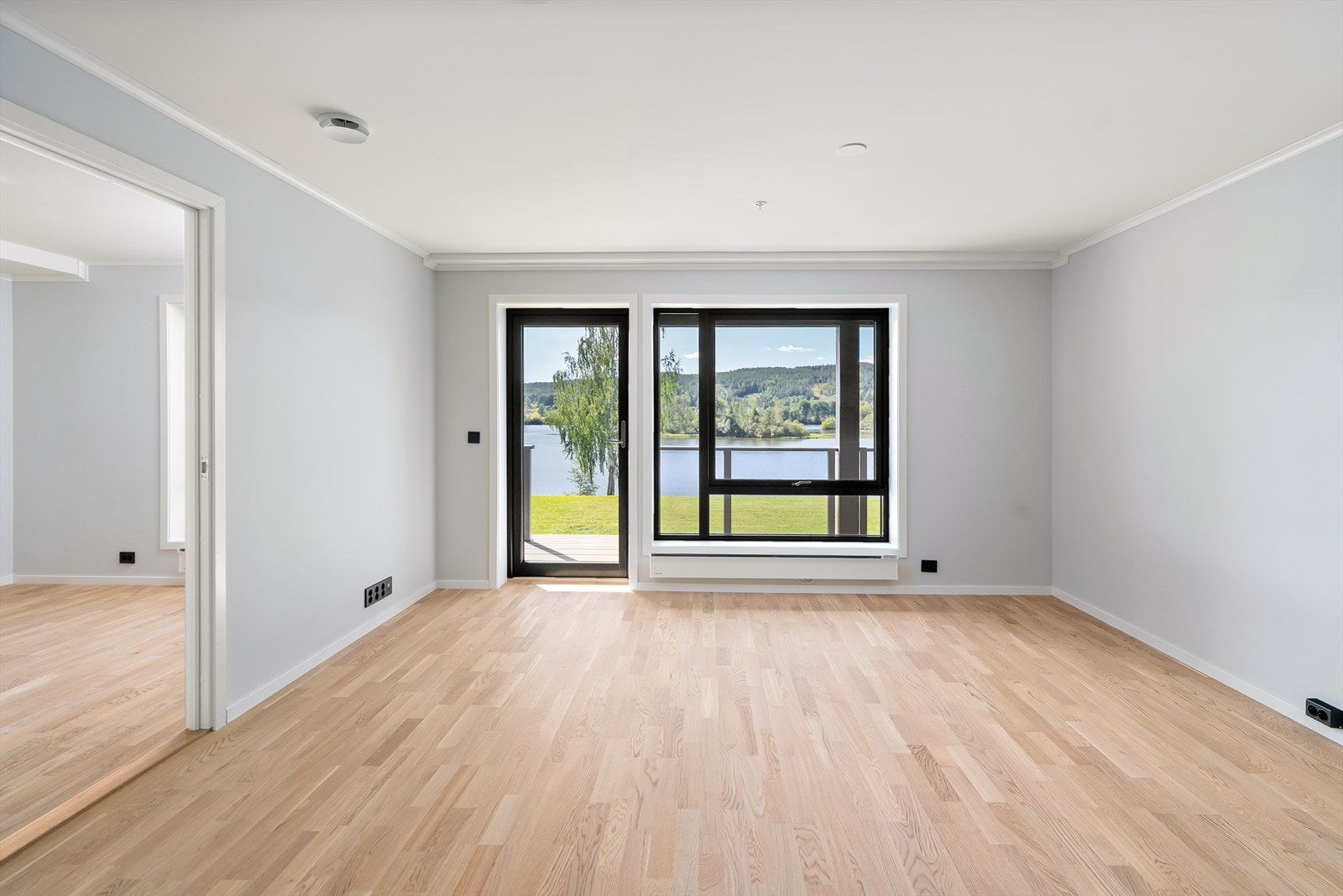 Boligen har opplegg for fiber fra Modum Kabel. Kjøper bestiller selv ønsket løsning for telefon, TV og bredbånd. Galleribilde