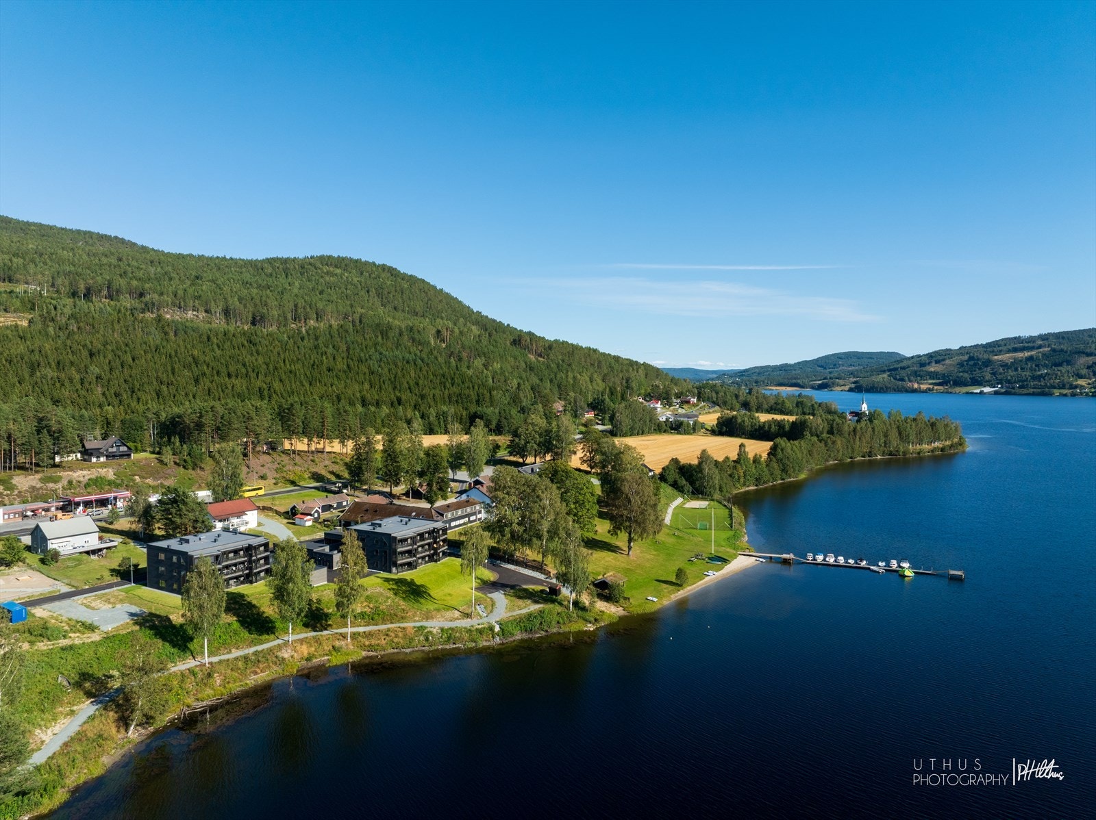 Flotte tur og rekreasjonsområder. Idylliske omgivelser rett ved vakre Krøderfjorden. Galleribilde