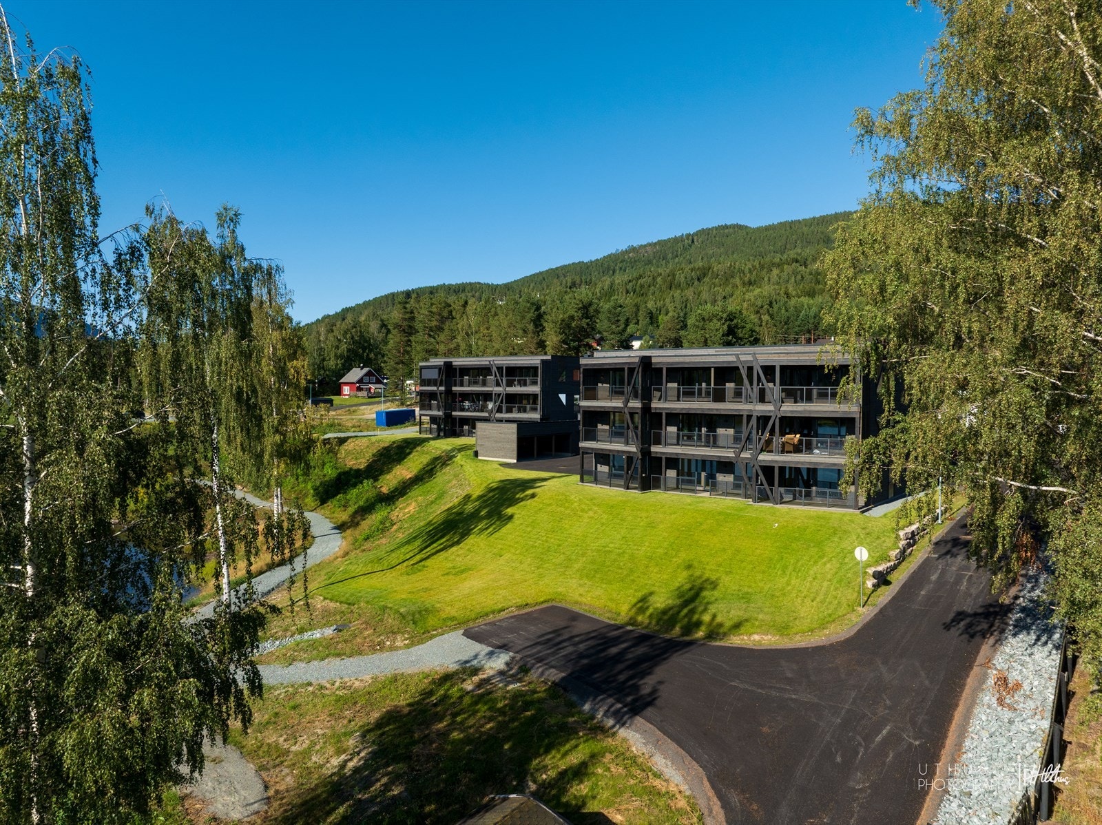 Nyoppført bolig med gode materialvalg og høy kvalitet på innredning. Galleribilde