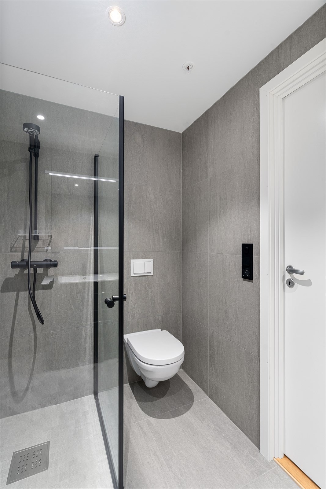 Badet er bygget opp med rupanel og Wedi våtromsplater som solid underlag for flisarbeid. Galleribilde