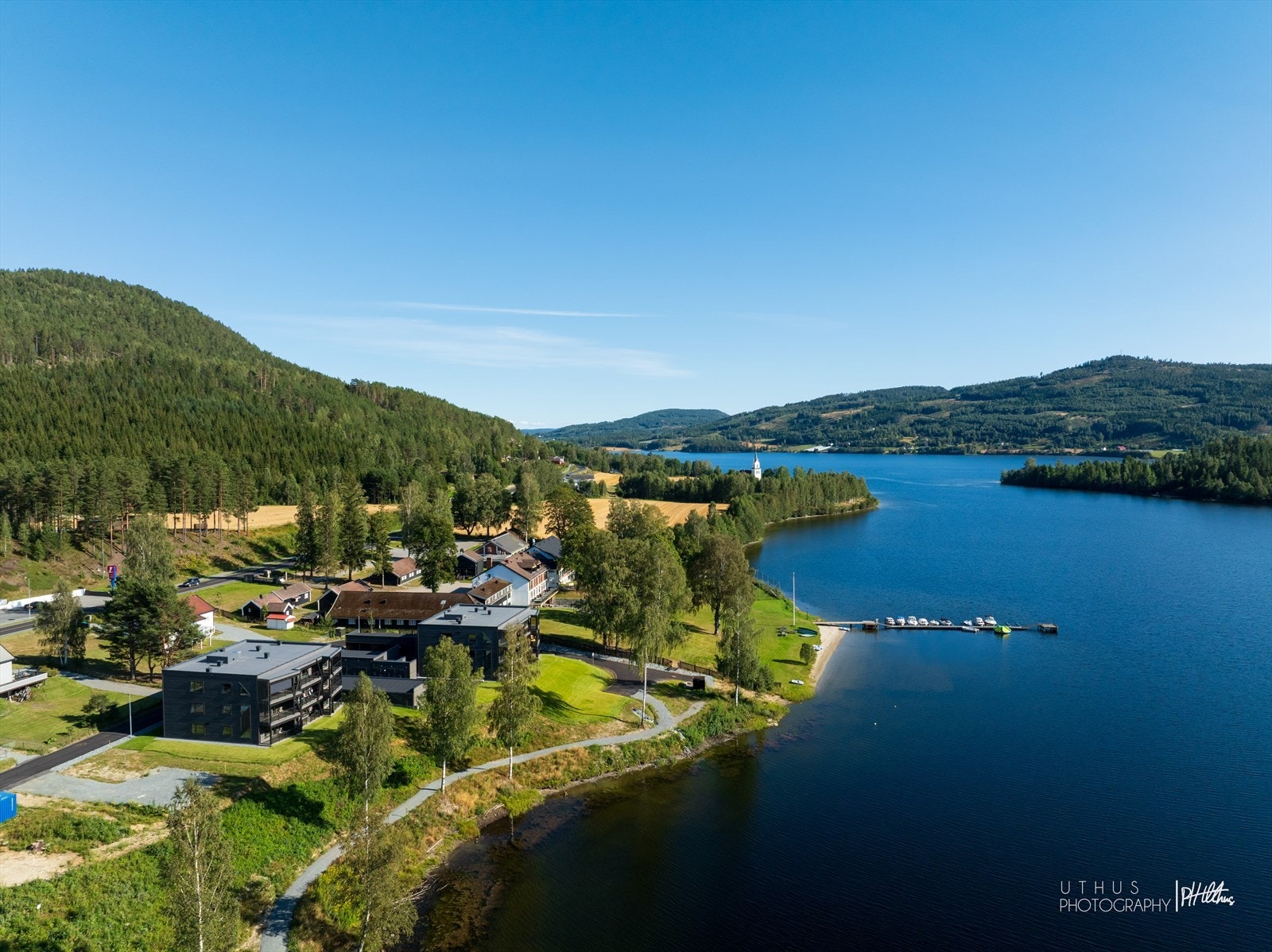 Flotte tur og rekreasjonsområder. Idylliske omgivelser rett ved vakre Krøderfjorden. Galleribilde