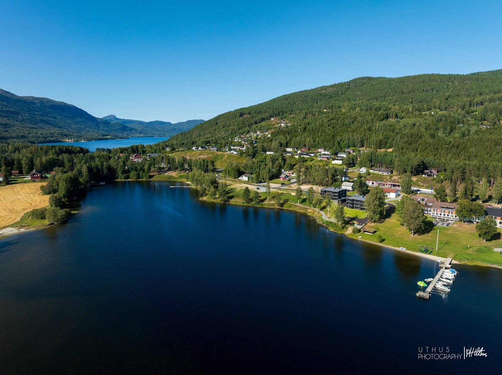 Ca 1,5 times kjøring til Oslo. 15 minutters kjøring til Norefjell Skisenter. Galleribilde