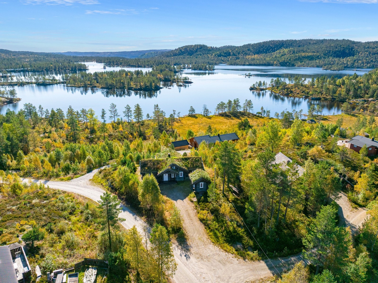 Vakker utsikts beliggenhet nær vannet Galleribilde