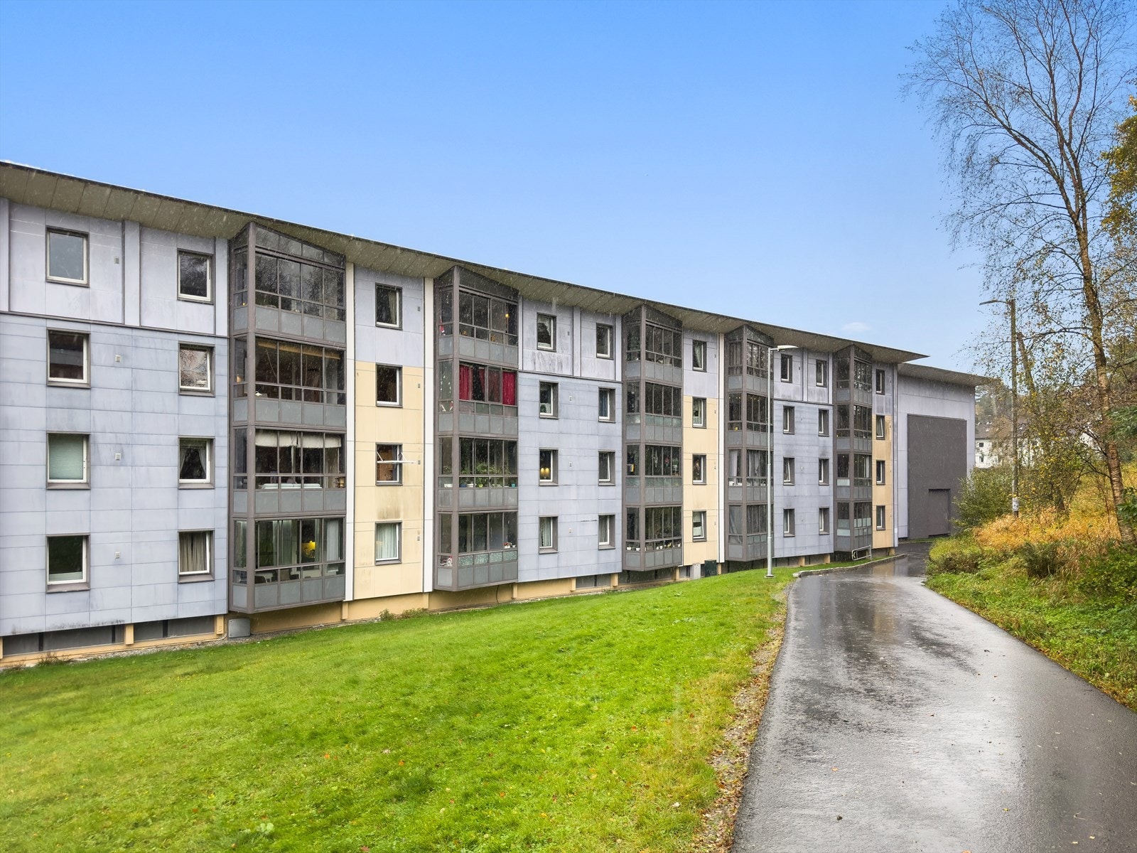 Leiligheten ligger fint til i 3. etasje. Galleribilde