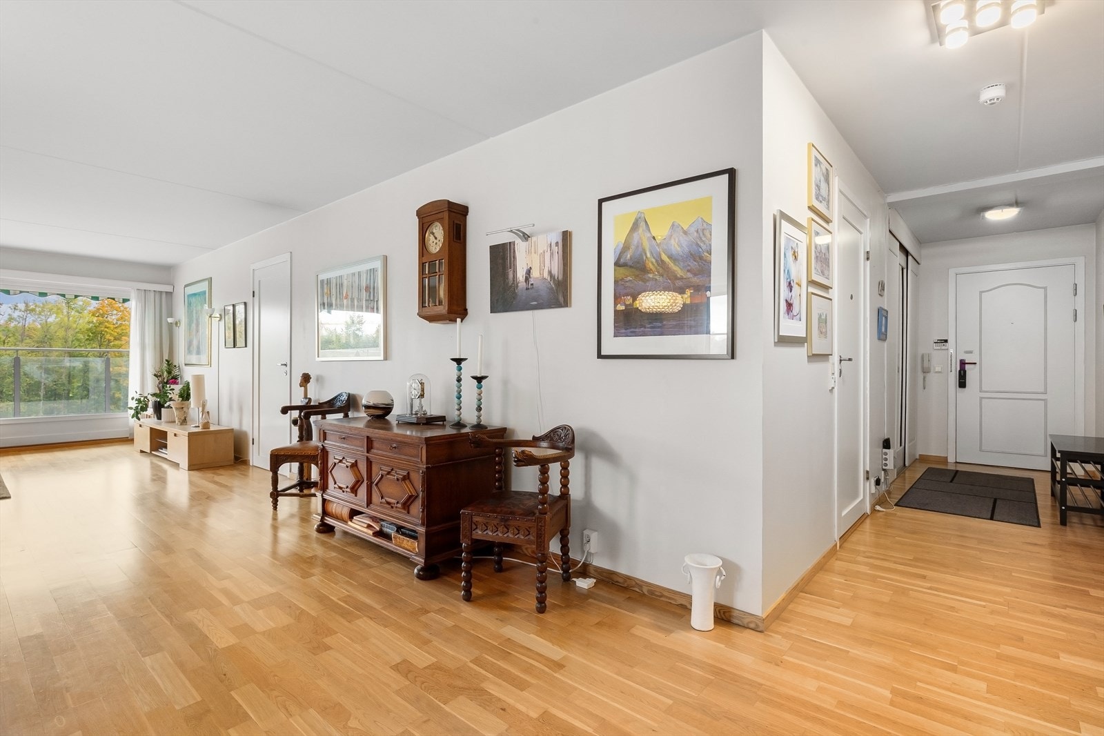 Del av stue og entre Galleribilde