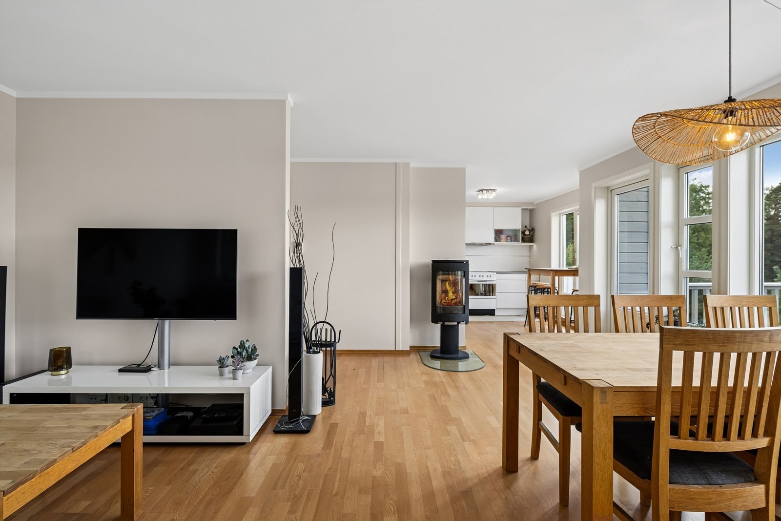 Vedfyring i stue Galleribilde