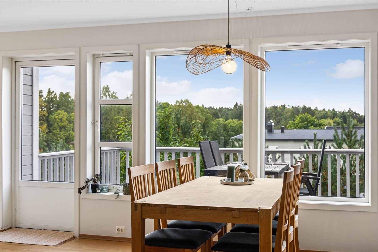 Stue med utgang til terrasse Galleribilde