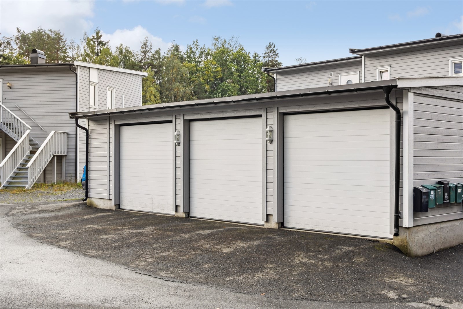 Parkering i garasje, garasjen til høyre i bildet. Galleribilde